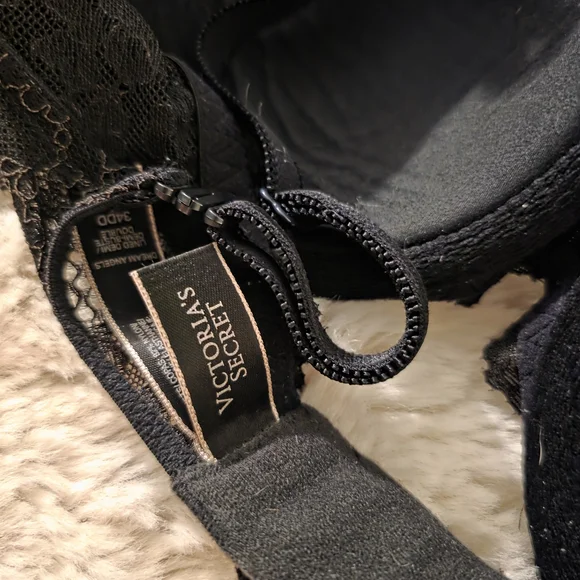 Victoria's Secret Elegant Black Lace Bra - Picture 5 of 5